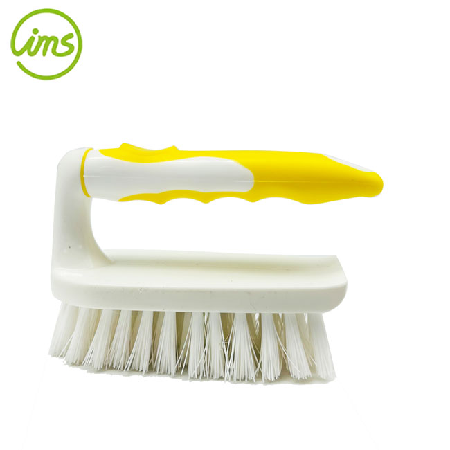 Made in Malaysia Scrubber With Handle – Yellow